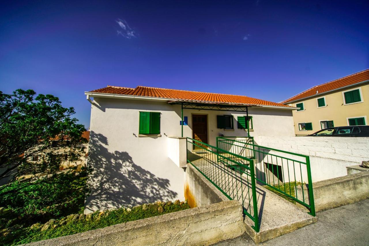 Apartments With A Parking Space Postira, Brac - 18472 Exteriör bild